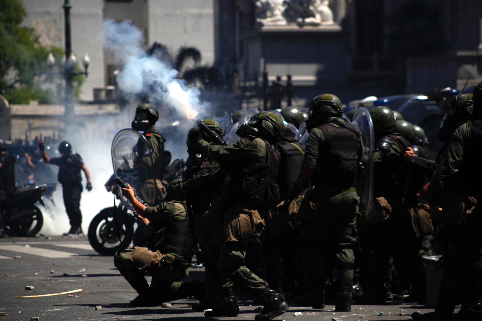 Exguerrilleros, un torturador y dos gendarmes farsantes: comercio antidisturbios en el G20.