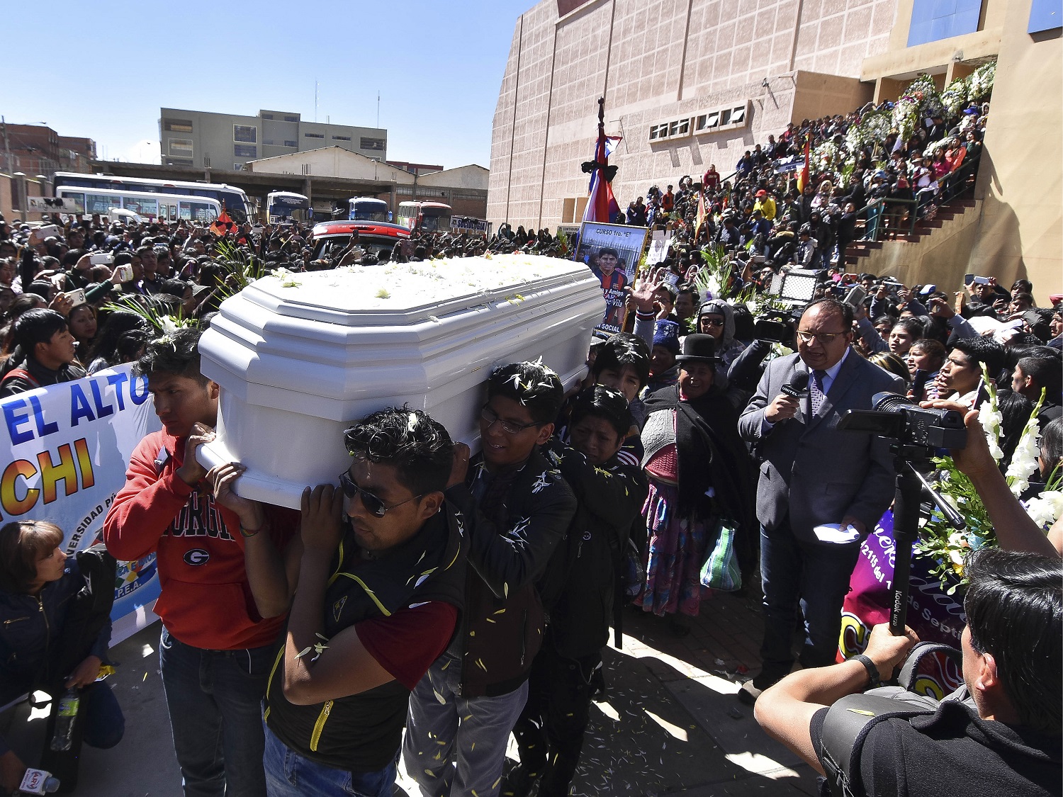 Jonathan Quispe cayó en El Alto y su familia pide justicia