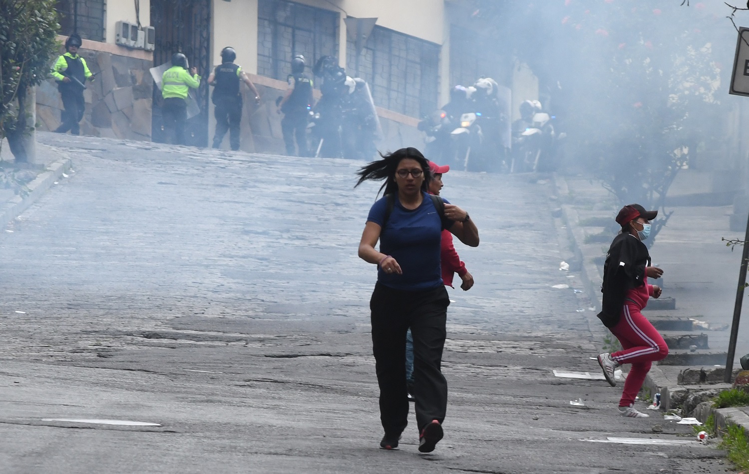 La Policía descargó cerca de 39.000 municiones no letales, entre bombas lacrimógenas y perdigones, para contener las protestas de octubre de 2019 | Foto: Carlos Granja / EL UNVIERSO.